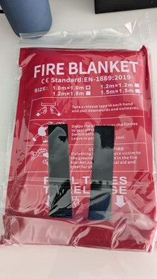 Fire blanket and first aid kit bundle – image 4